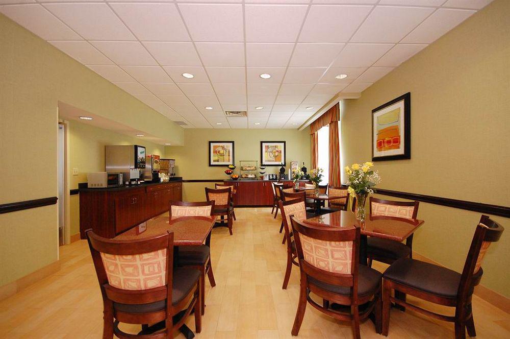 Best Western Airport Inn & Suites Cleveland Брук-Парк Ресторан фото